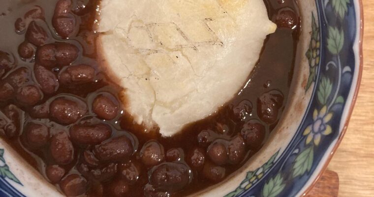 みんな小豆炊いてるから食べたくなったおしるこ島根のおばちゃんが送ってくれな餅と共に (Instagram)