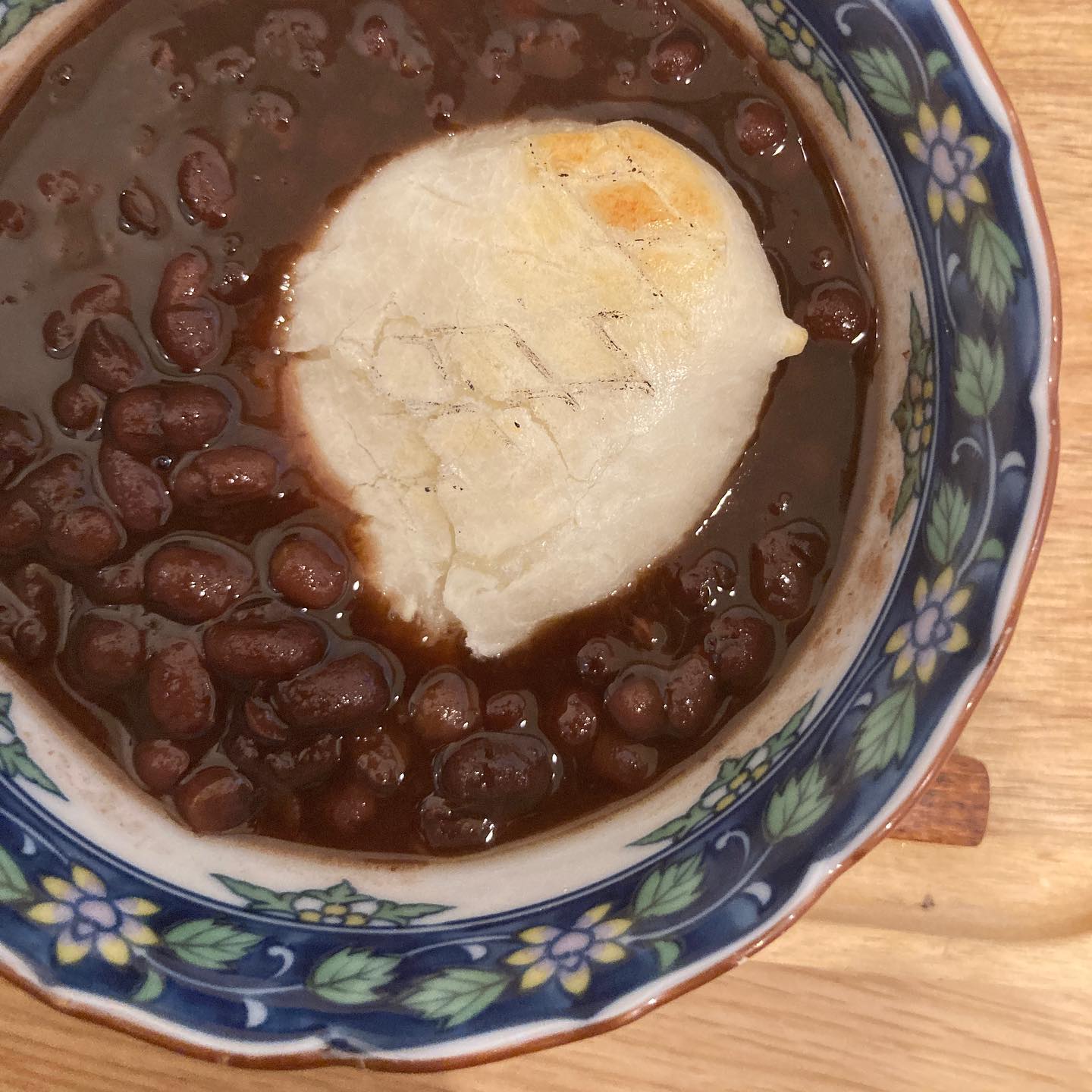 みんな小豆炊いてるから食べたくなったおしるこ島根のおばちゃんが送ってくれな餅と共に (Instagram)