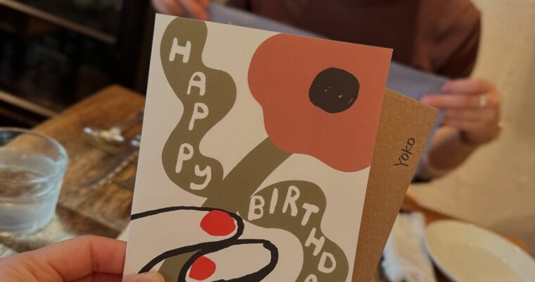お誕生日今年もよーこと美味しいご飯をレストラン🍽️に食べにいけて、幸せな1日でした。37歳の私は気づいたら仕事ばかりしていて、絶えずなにか追われていたので(もちろん隙間に旅行とか、よーこの実家で農作業したりとかしてるけど。)38歳の私は、40手前の余裕を手に入れたいと願っております！！🤭笑そんな私は、6月の田植え、7月のちゃんみなLIVE、9月の韓国ポップアップ、10月稲刈りを楽しみに🥹そして、休日はしっかりとよーことのお家での休息を目標に過ごしたいです！(家で休めないタイプ)なぜならば、37歳身体が疲れるようになったからです回復しません️‍🩹月一鍼のメンテナンスしてギリギリです！足りません！これからの1年、物価高に円安や気候変動、今まで通りにいかない環境で人間は懲りもせずに争いを始める世の中、ダブルパンチでは治らずトリプル？いやもう無限に？そんな嘆きたくなるような日々。しかし私と一緒にいてくれる人や環境に恵まれて有難いな〜思っています。目の前のことをひとづつ積み重ね、周りの方々を尊敬、尊重し、喜びの1年になりますようにLove you YOKO これからもよろしくね (Instagram)