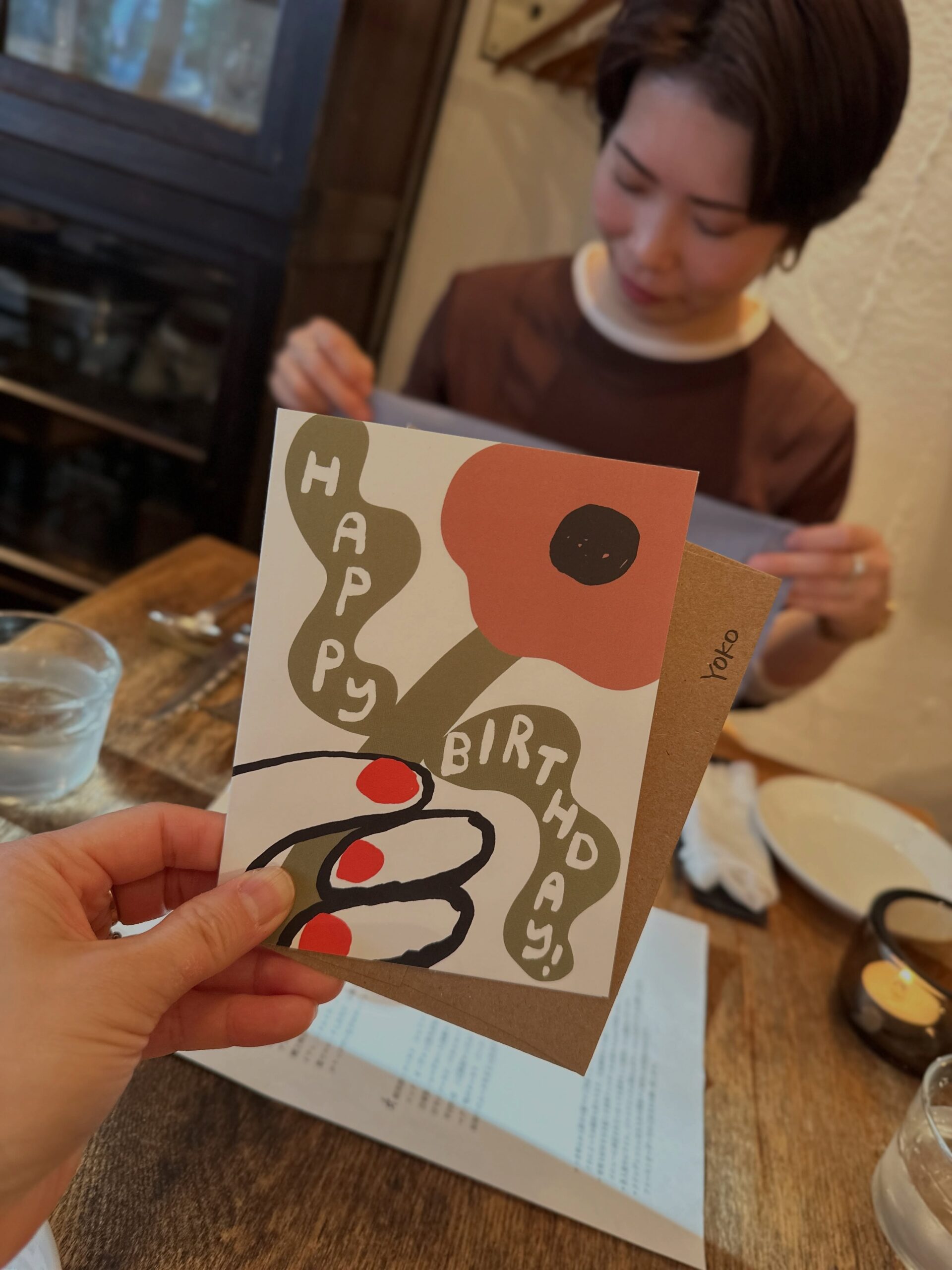 お誕生日今年もよーこと美味しいご飯をレストラン🍽️に食べにいけて、幸せな1日でした。37歳の私は気づいたら仕事ばかりしていて、絶えずなにか追われていたので(もちろん隙間に旅行とか、よーこの実家で農作業したりとかしてるけど。)38歳の私は、40手前の余裕を手に入れたいと願っております！！🤭笑そんな私は、6月の田植え、7月のちゃんみなLIVE、9月の韓国ポップアップ、10月稲刈りを楽しみに🥹そして、休日はしっかりとよーことのお家での休息を目標に過ごしたいです！(家で休めないタイプ)なぜならば、37歳身体が疲れるようになったからです回復しません️‍🩹月一鍼のメンテナンスしてギリギリです！足りません！これからの1年、物価高に円安や気候変動、今まで通りにいかない環境で人間は懲りもせずに争いを始める世の中、ダブルパンチでは治らずトリプル？いやもう無限に？そんな嘆きたくなるような日々。しかし私と一緒にいてくれる人や環境に恵まれて有難いな〜思っています。目の前のことをひとづつ積み重ね、周りの方々を尊敬、尊重し、喜びの1年になりますようにLove you YOKO これからもよろしくね (Instagram)
